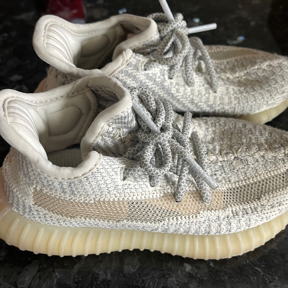 Selling Yeezy Boost 350 v2 infant authentic 8k